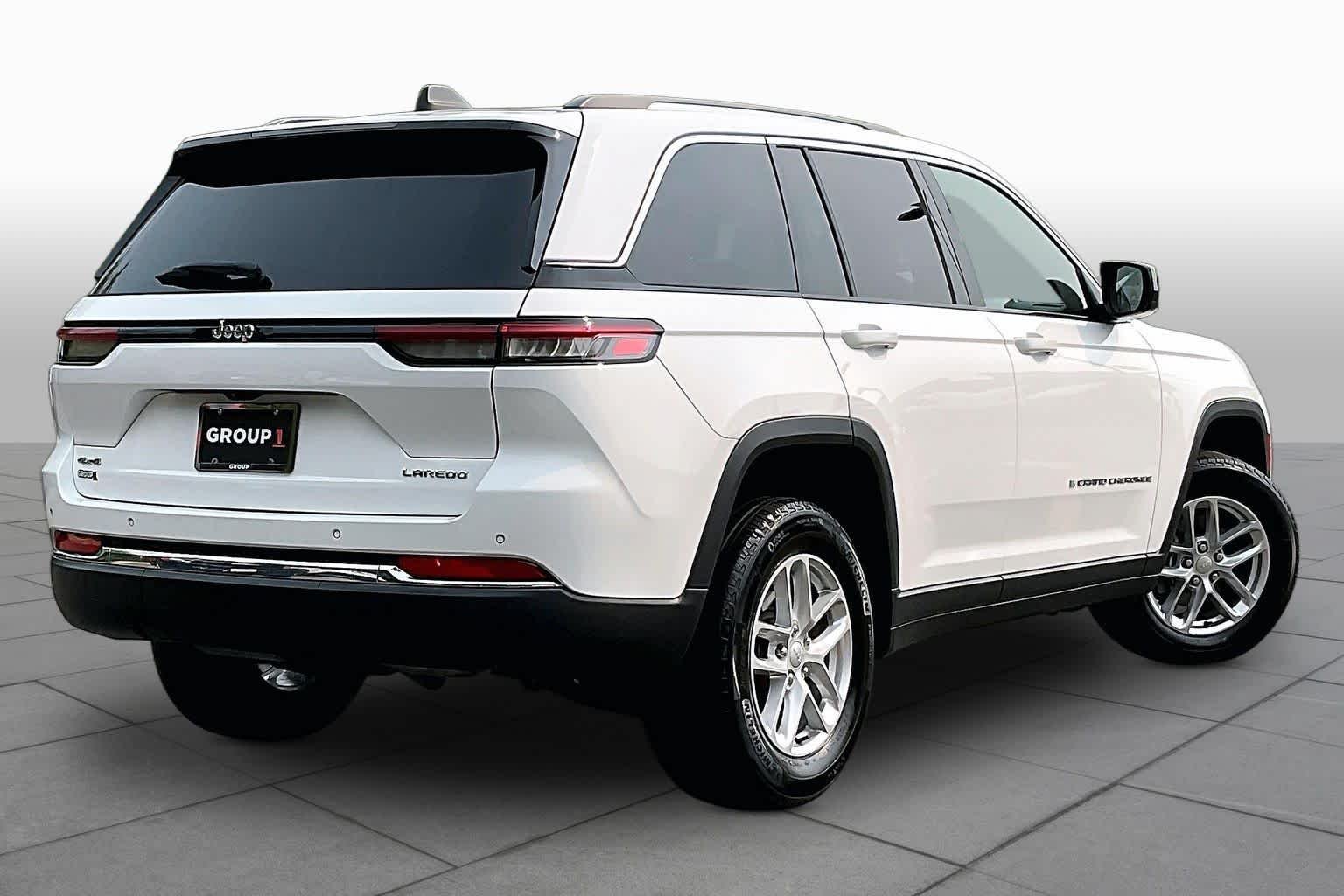 Used 2023 Bright White Clearcoat Jeep Laredo image 13