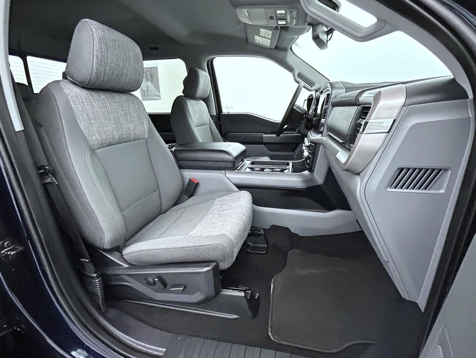 Used 2023 Blue Ford XLT image 15