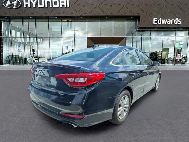 Used 2017 Black Hyundai SE image 5
