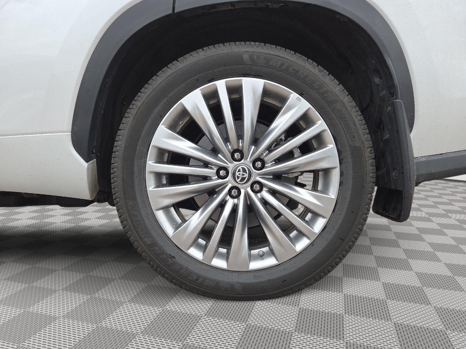 Certified Used 2024 Wind Chill Pearl Toyota Platinum image 8