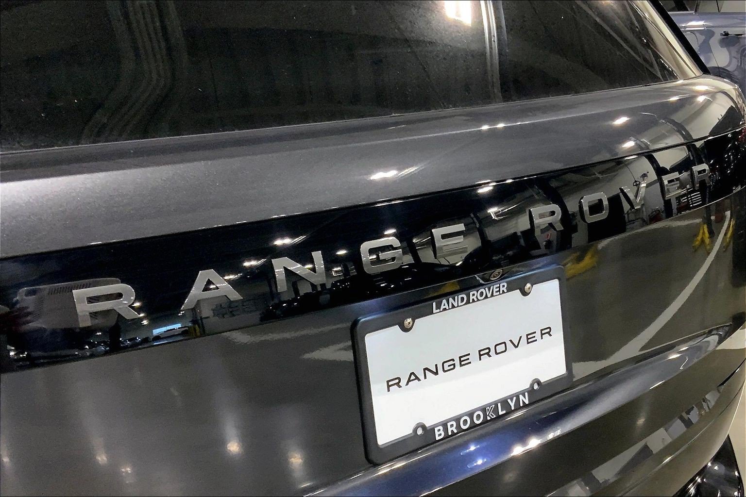 New 2027 Carpathian Grey Land Rover SE image 15