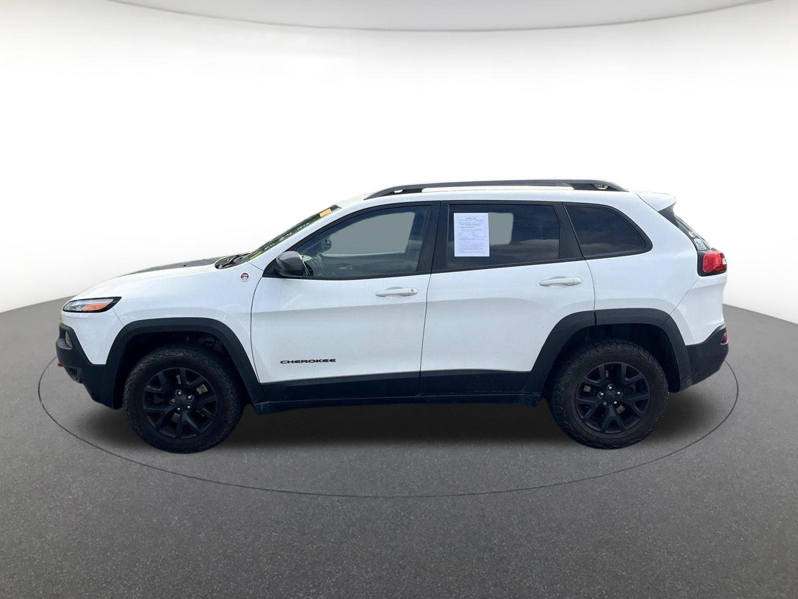 Used 2016 Bright White Clearcoat Jeep Trailhawk image 4