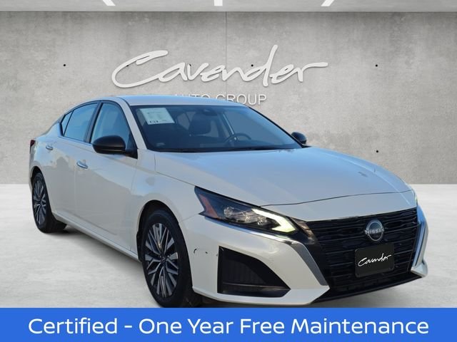 Certified Used 2024 White Nissan 2.5 SV image 2