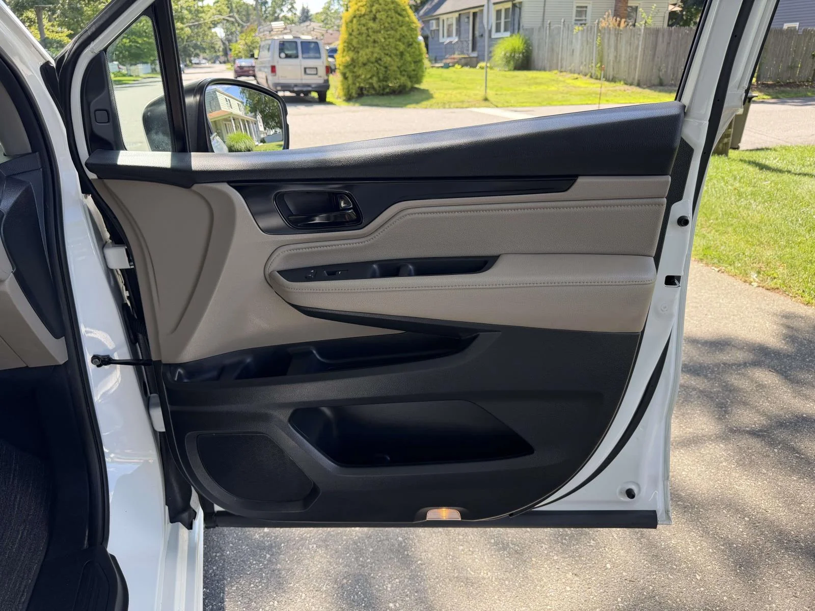 Used 2023 White Honda Touring image 13