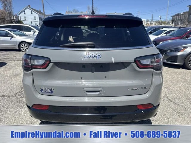 Used 2022 Gray Jeep Limited image 4