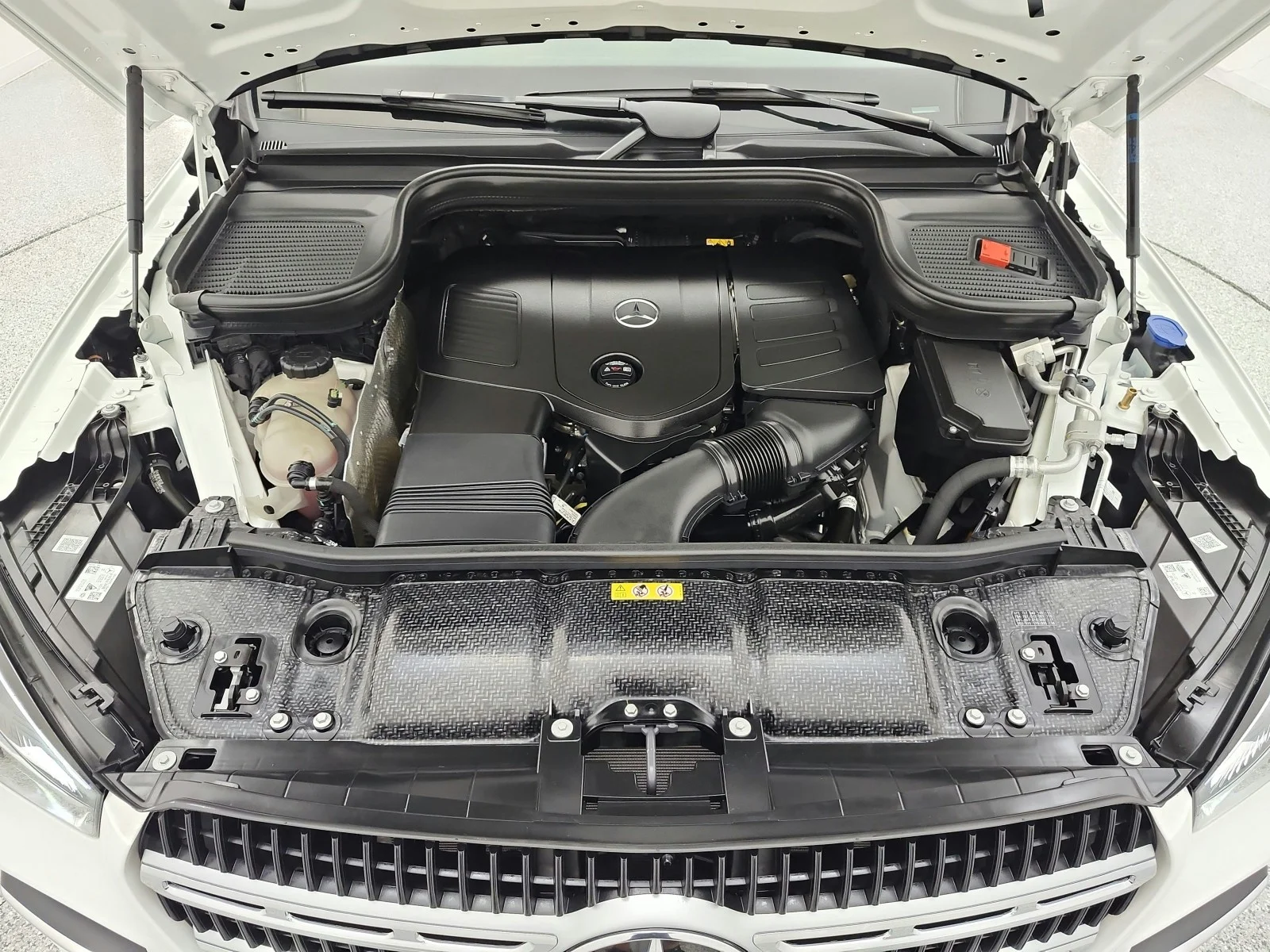 Certified Used 2024 Polar White Mercedes-Benz GLE 350 4MATIC® SUV image 17