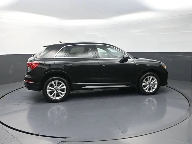Used 2025  Audi Premium image 9