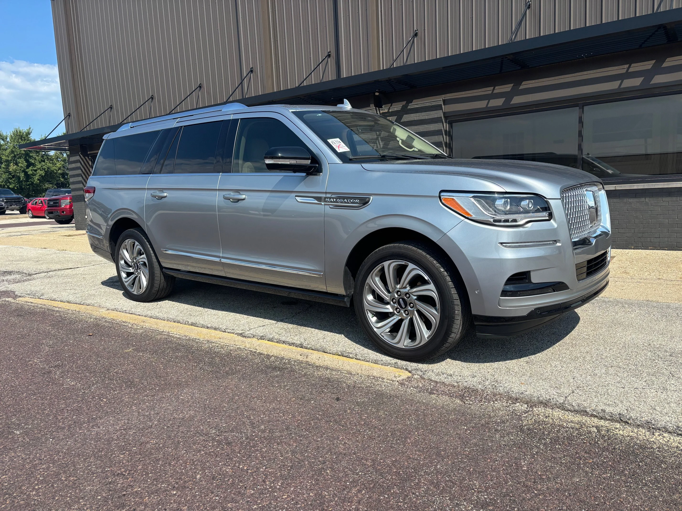 Used 2024 Radiance Metallic Lincoln Reserve image 3