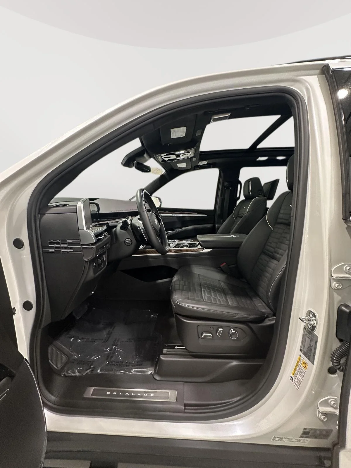 Used 2025 Crystal White Tricoat Cadillac Sport Platinum image 9