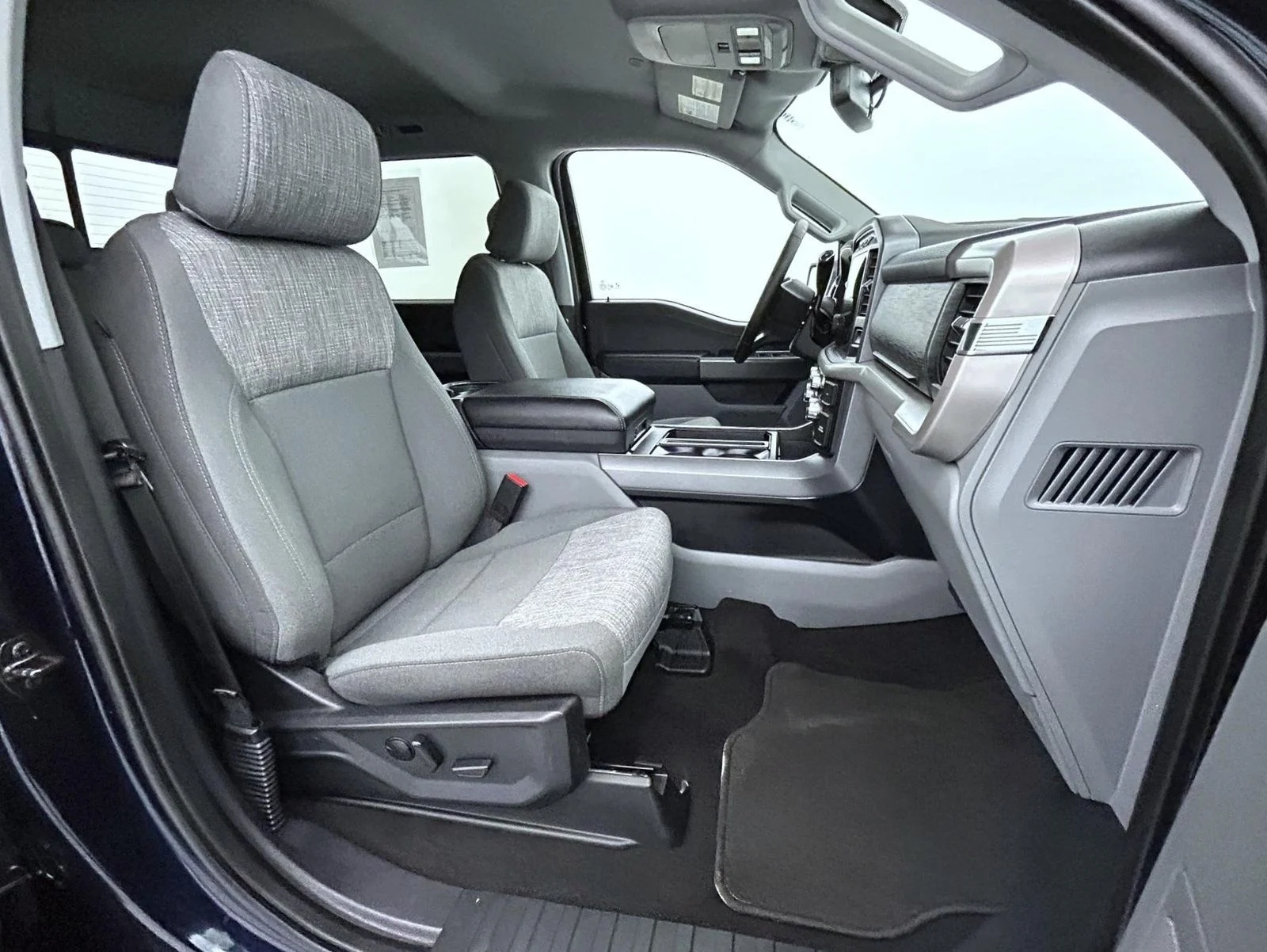 Used 2023 Blue Ford XLT image 15