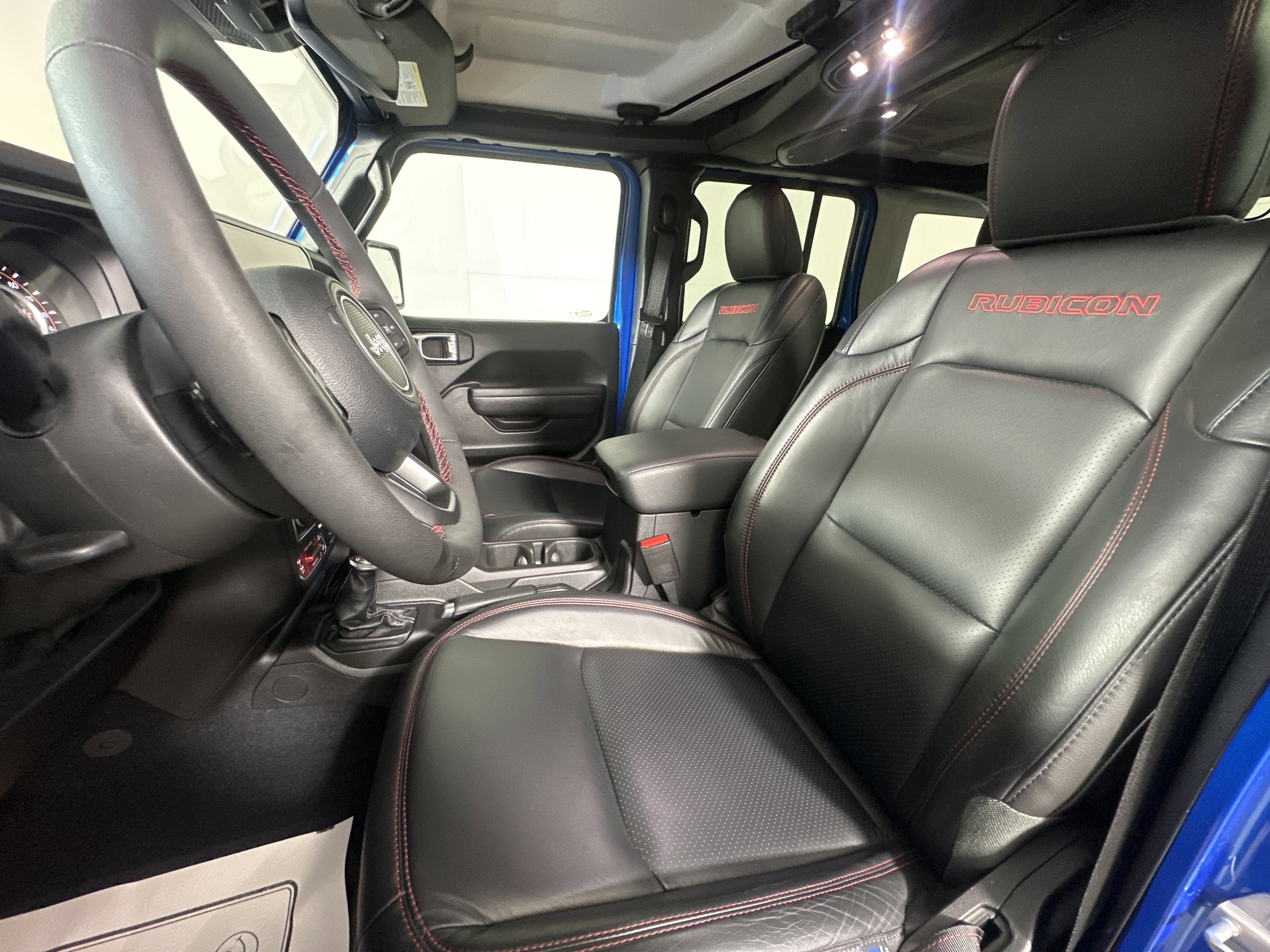 Used 2025 Hydro Blue Pearlcoat Jeep Rubicon image 9