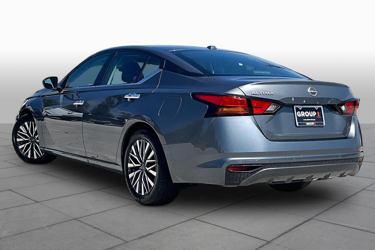 2025 Nissan Altima SV - Photo 12