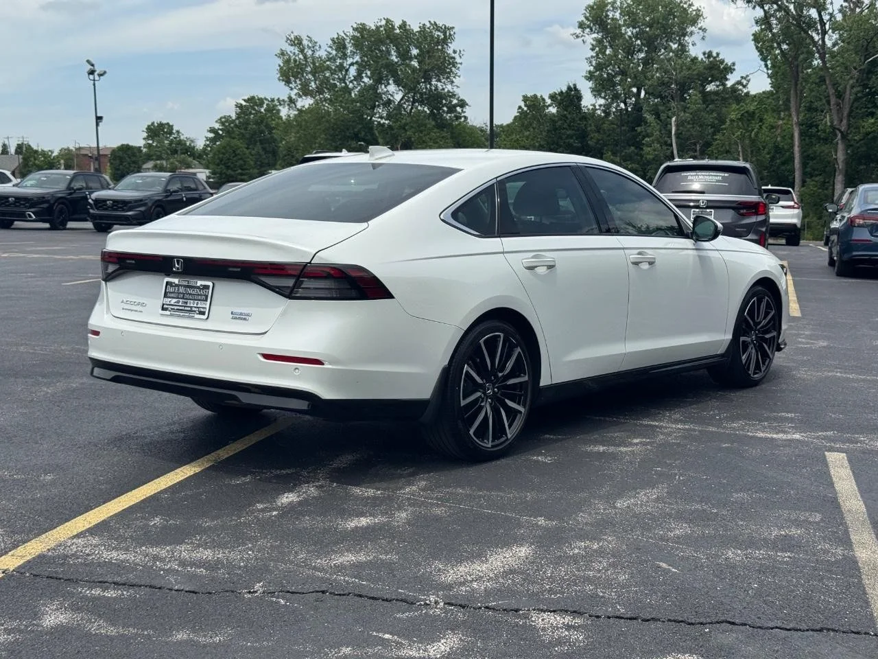 Used 2023 Platinum White Pearl Honda Touring image 4