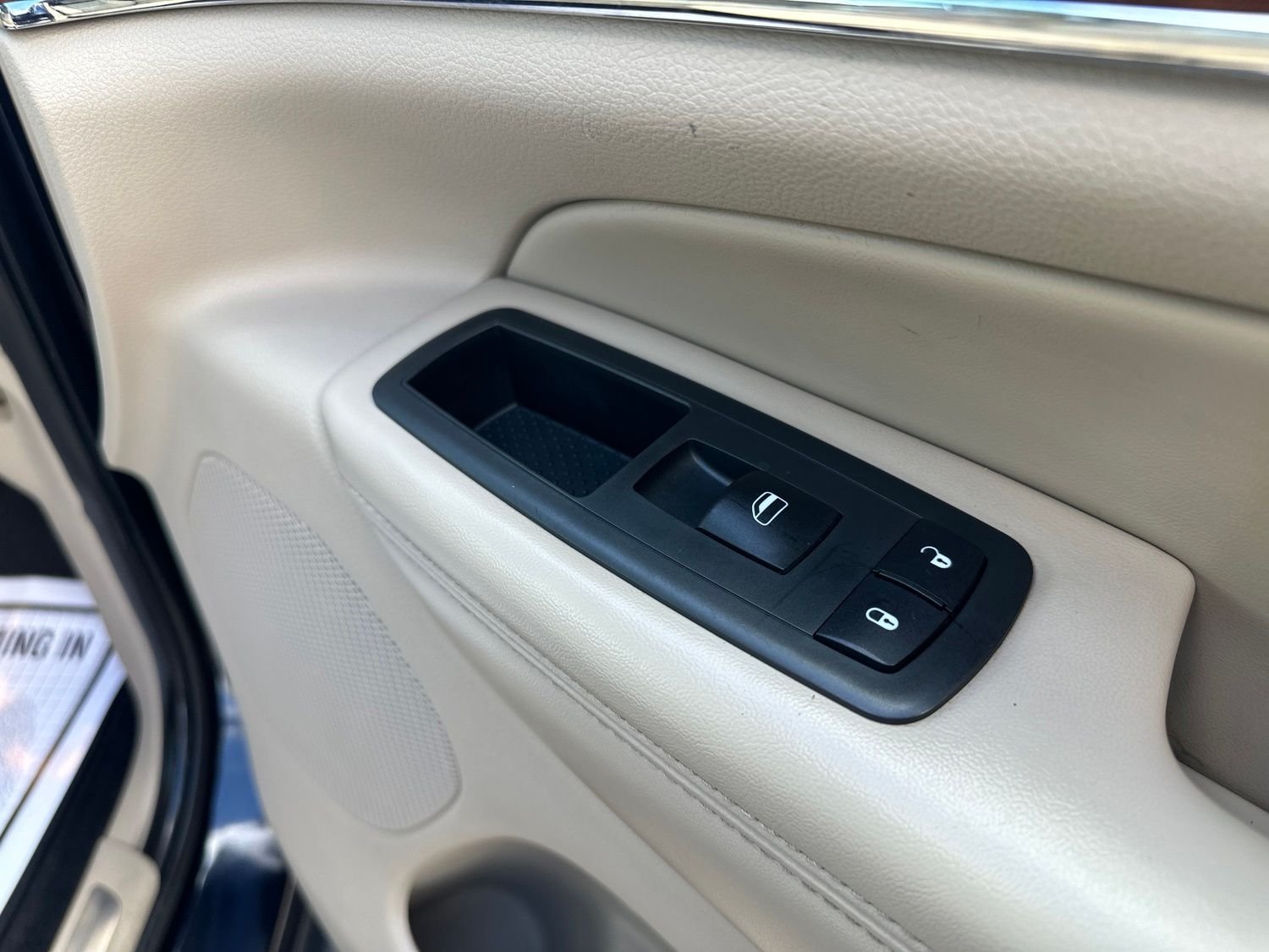 Used 2011 Black Jeep Limited image 38