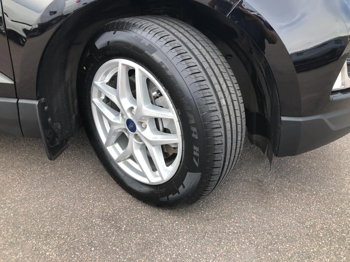 Used 2022 Black Ford SEL AWD image 9