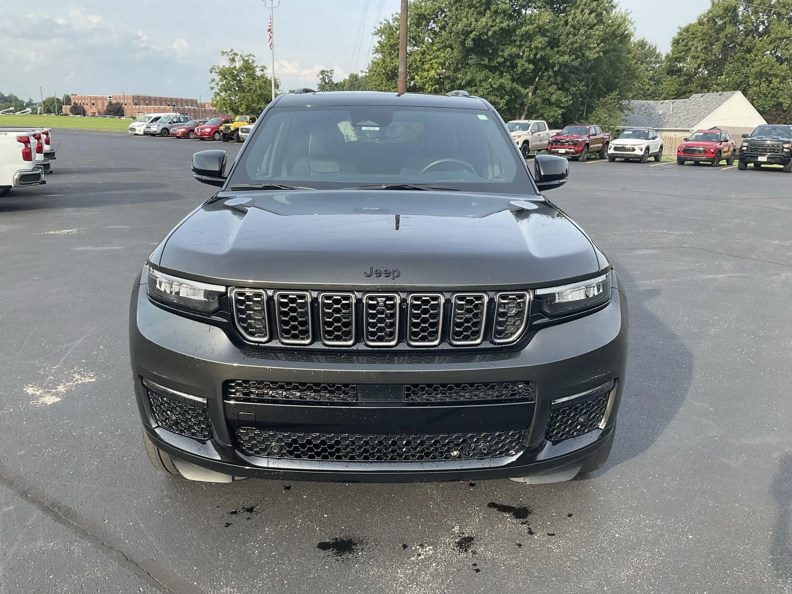 Used 2025 Rocky Mountain Pearlcoat Jeep Summit Reserve image 2
