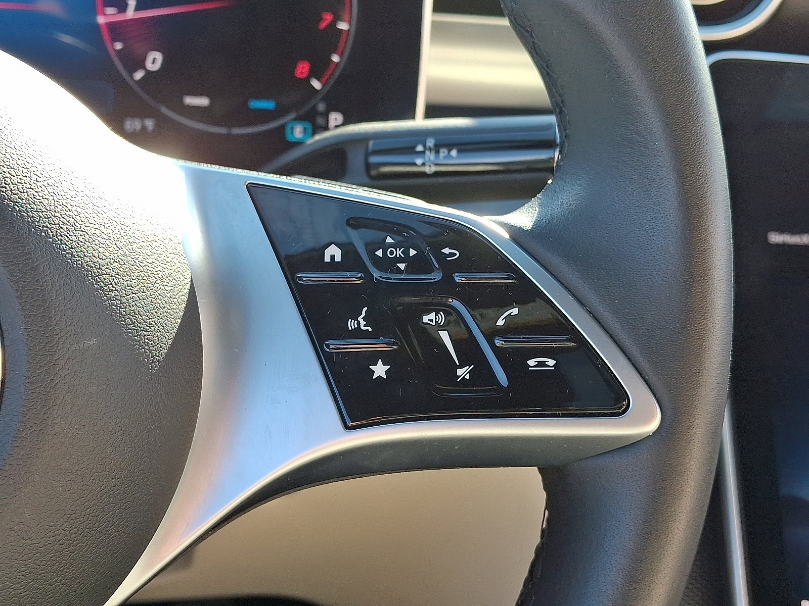 2025 Mercedes-Benz C-Class Sedan C 300 - Photo 21