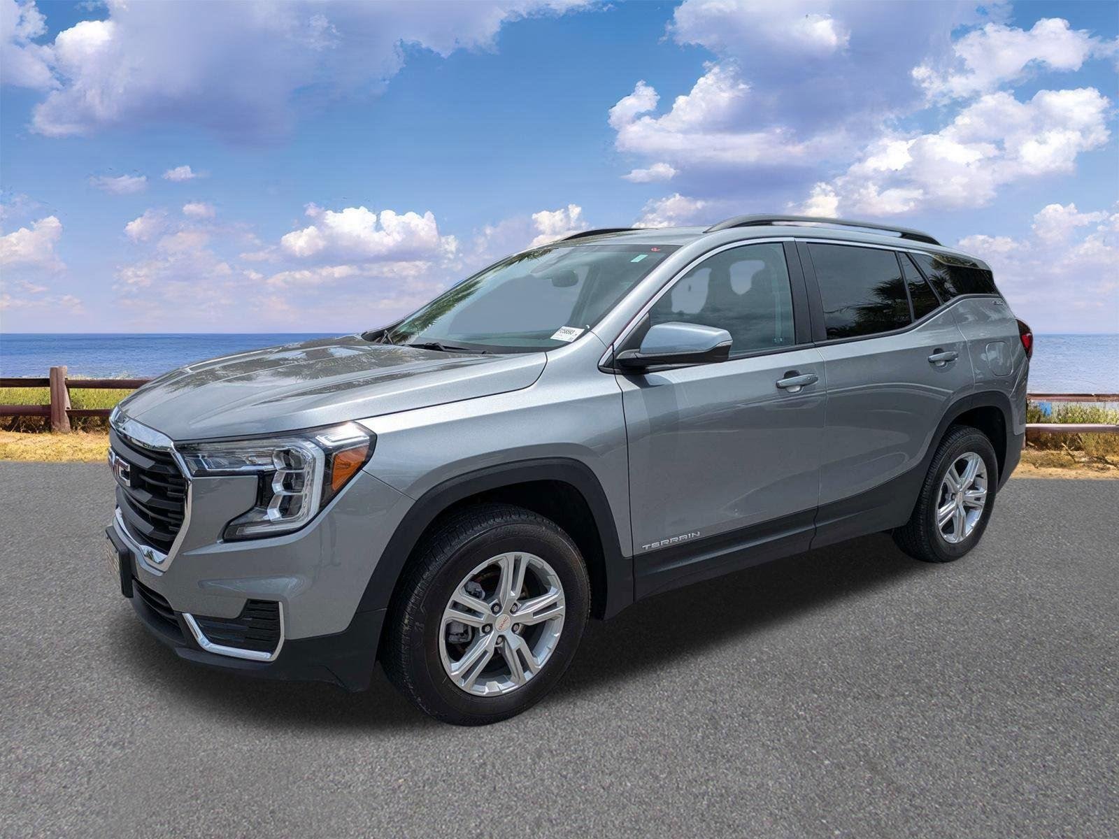 Used 2024 Sterling Metallic GMC SLE image 4