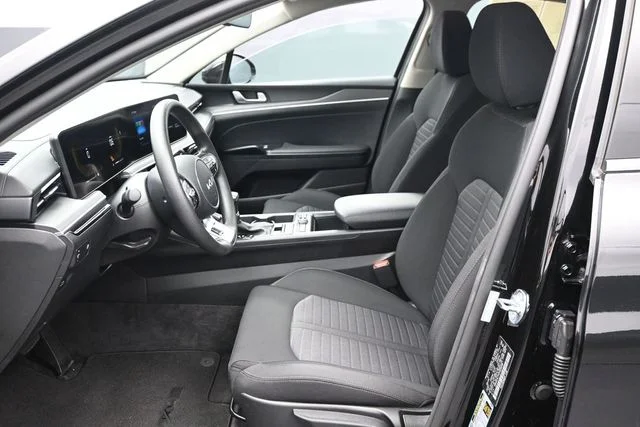 Used 2025 Black Kia LXS image 8