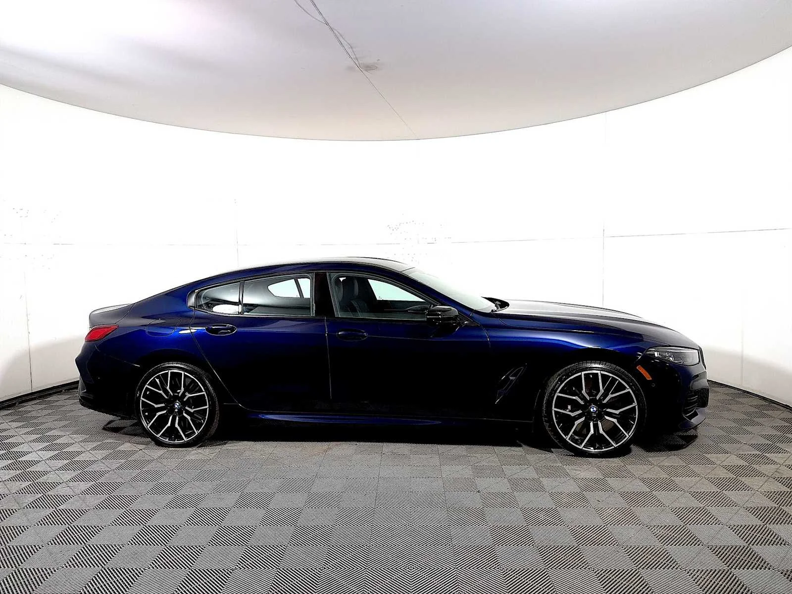 2026 BMW 8 Series M850i - Photo 7