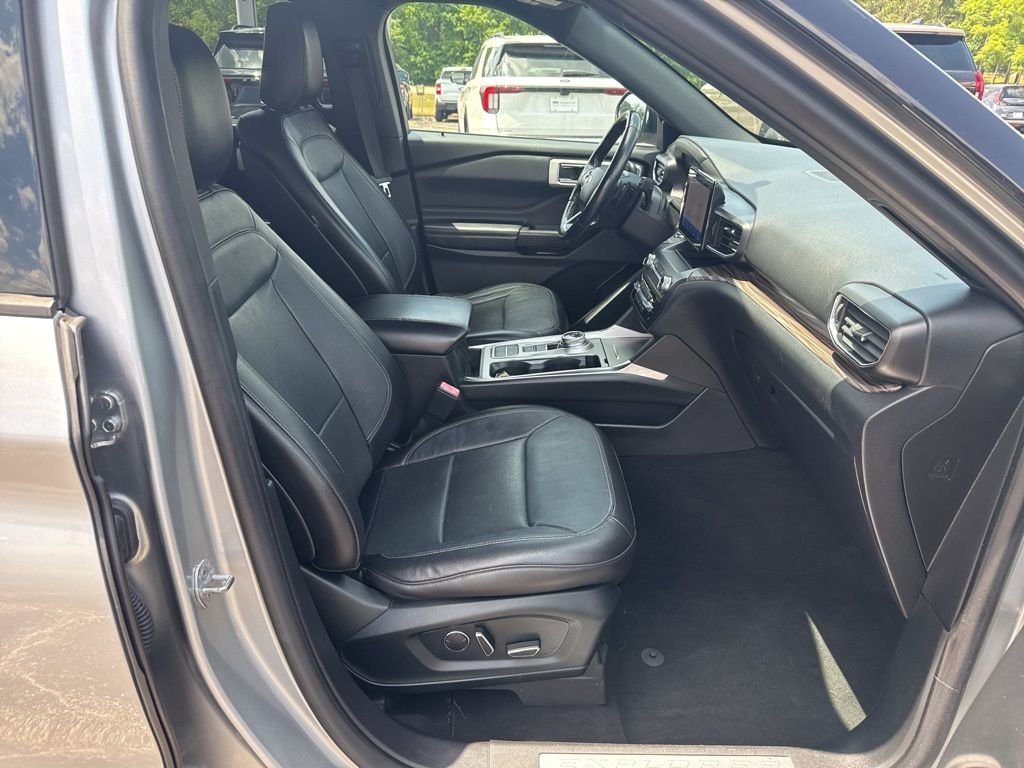 Used 2020 Silver Ford Limited image 10
