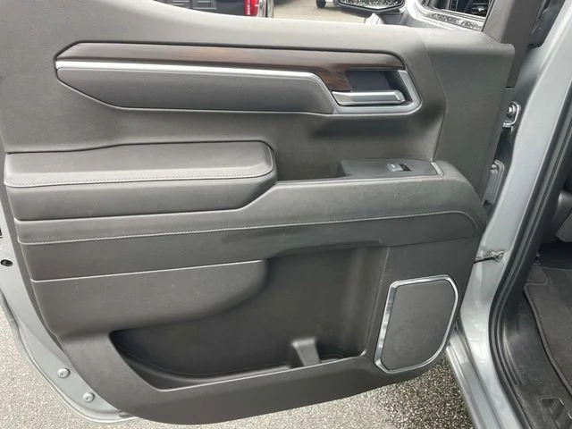 Used 2025 Silver GMC SLT image 18