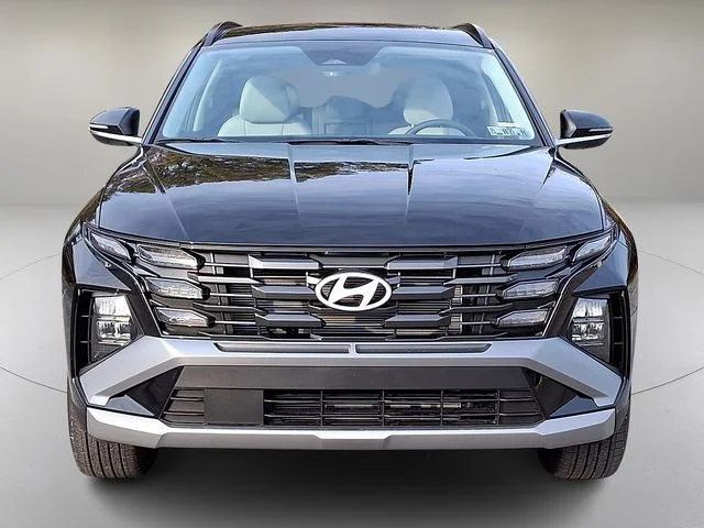 New 2025 Black Hyundai SEL Convenience image 2