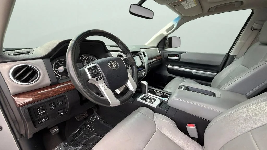 Used 2014  Toyota LTD image 18