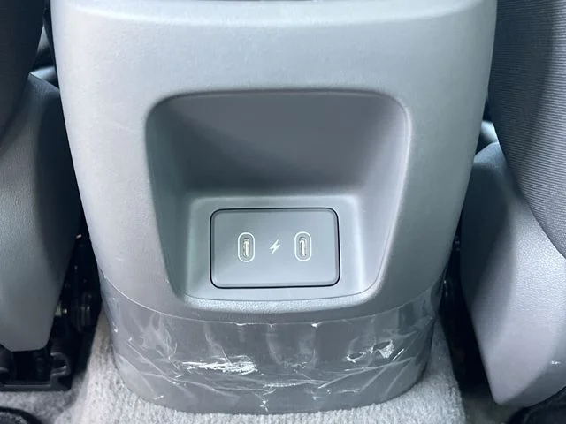 Used 2025 White Hyundai SEL Sport image 43