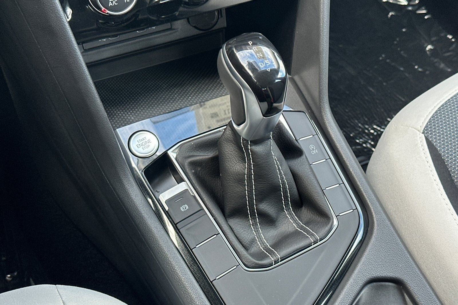 New 2026 Deep Black Pearl Volkswagen 1.5T S image 22