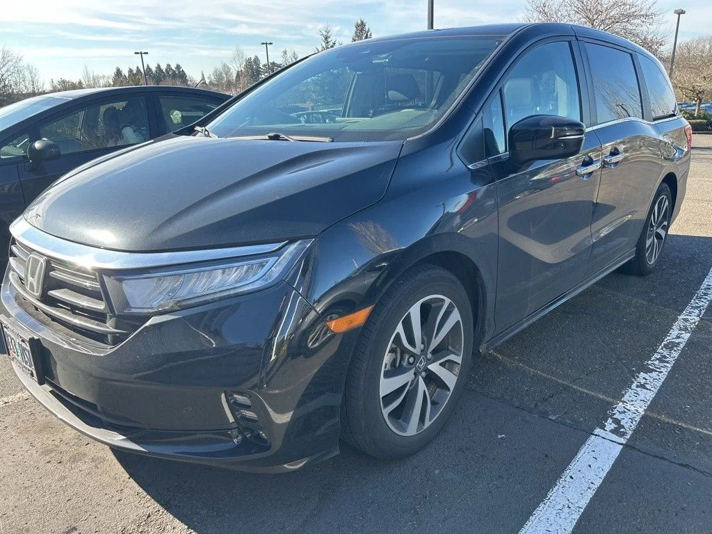 Used 2023 Crystal Black Pearl Honda Touring image 1