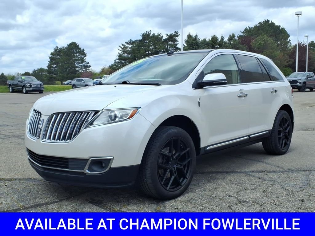 Used 2015 White Lincoln Base image 3