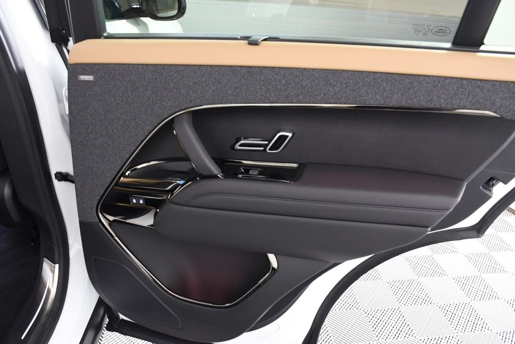 New 2026 Fuji White Land Rover Dynamic SE image 20