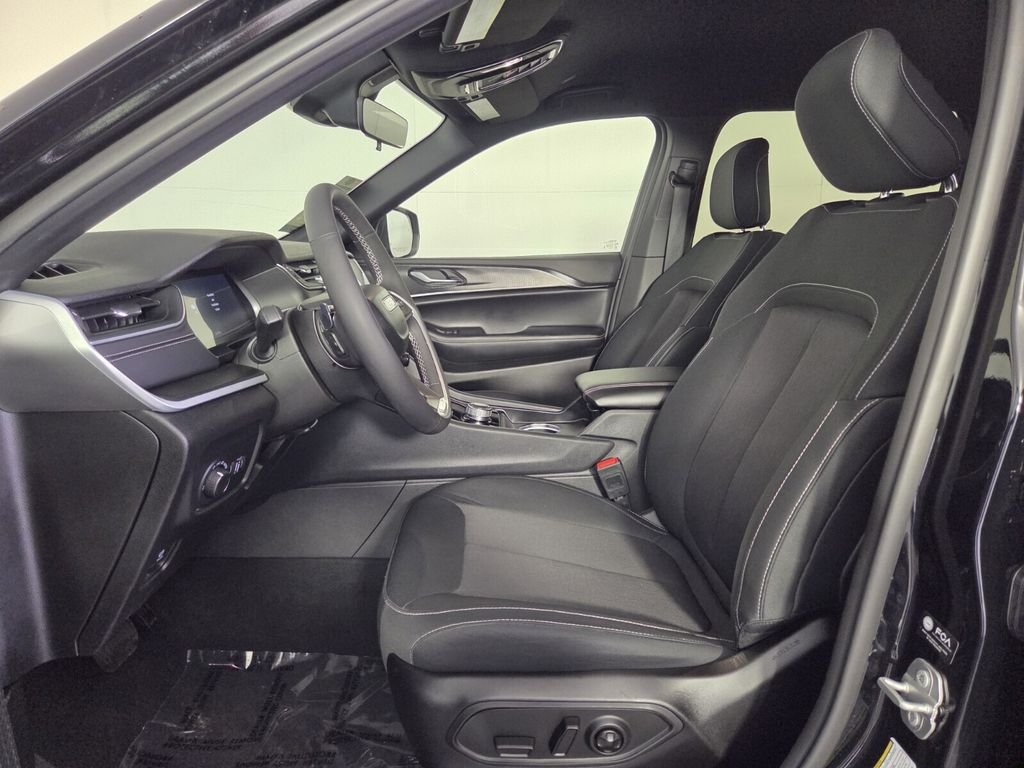 2025 Jeep Grand Cherokee Laredo - Photo 11