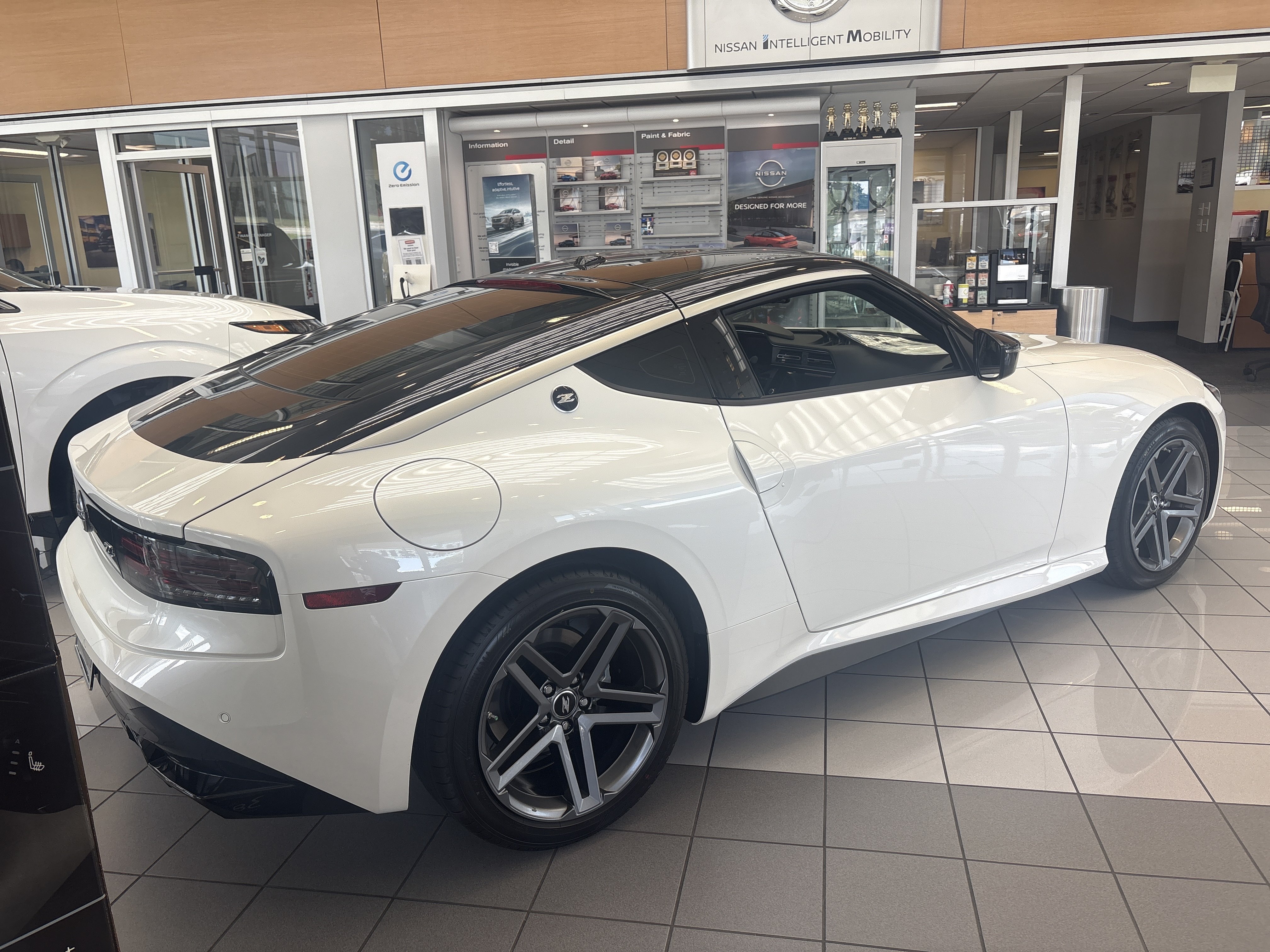 New 2026 Pearl White Tricoat/Super Black Nissan Sport image 5