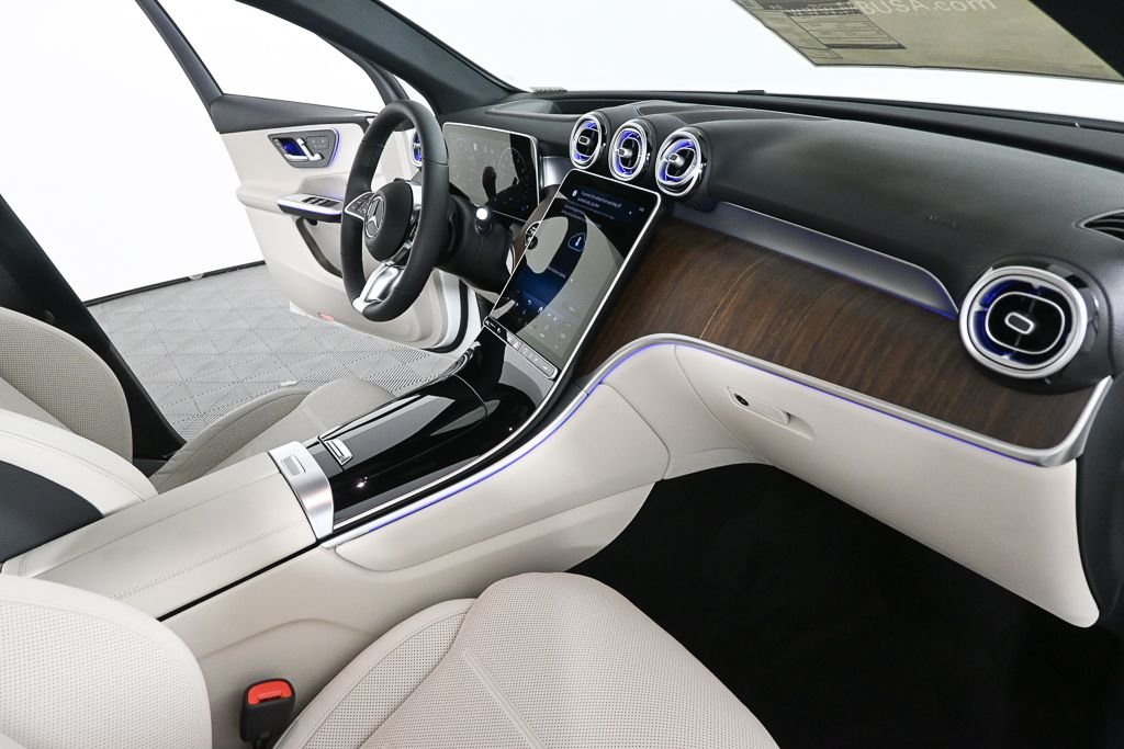New 2026 Polar White Mercedes-Benz GLC 300 image 23