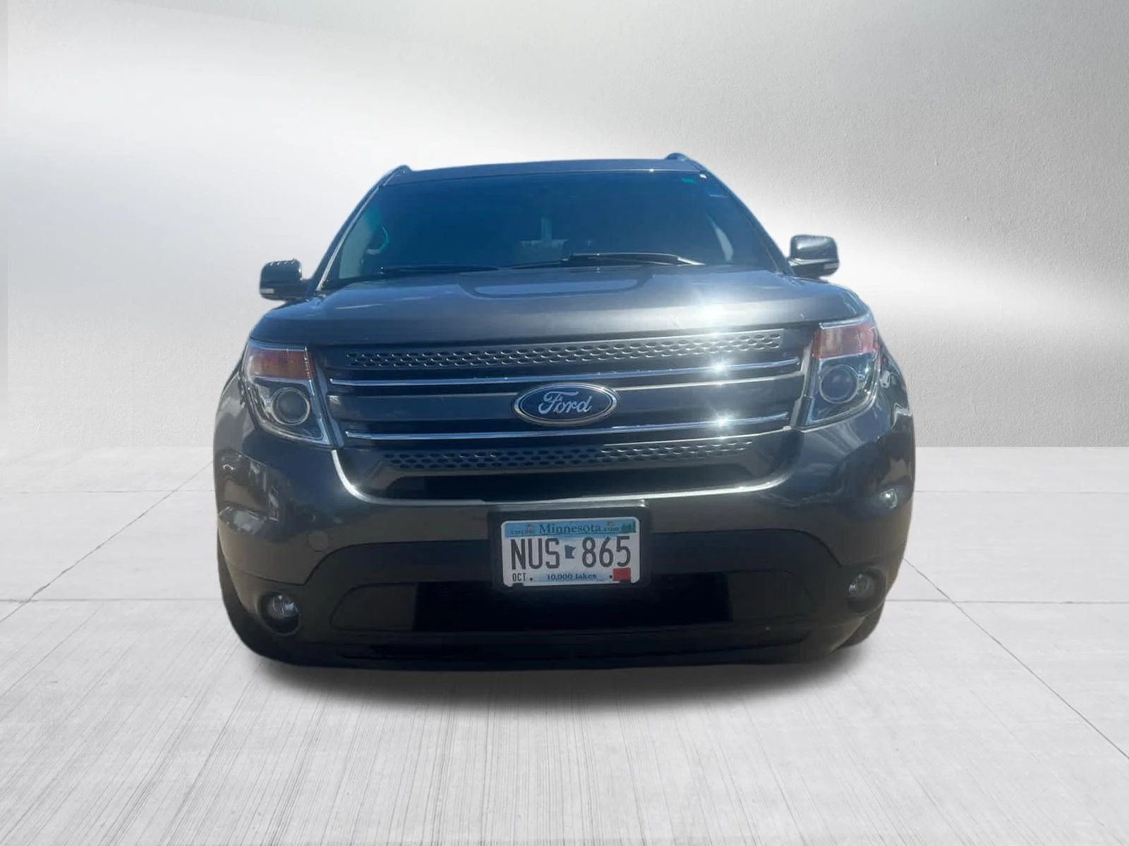 Used 2015 Magnetic Metallic Ford Limited image 2