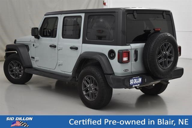 Used 2024 Earl Clearcoat Jeep Sport S image 13