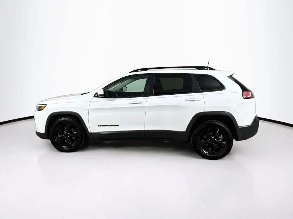 Used 2020 Bright White Clearcoat Jeep Latitude Plus image 4