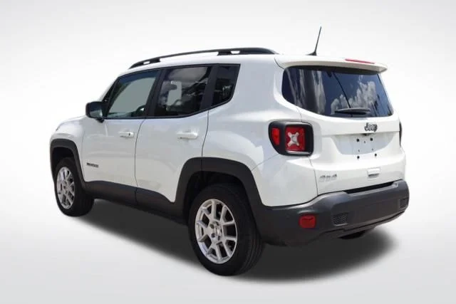 Used 2023 White Jeep Latitude image 10