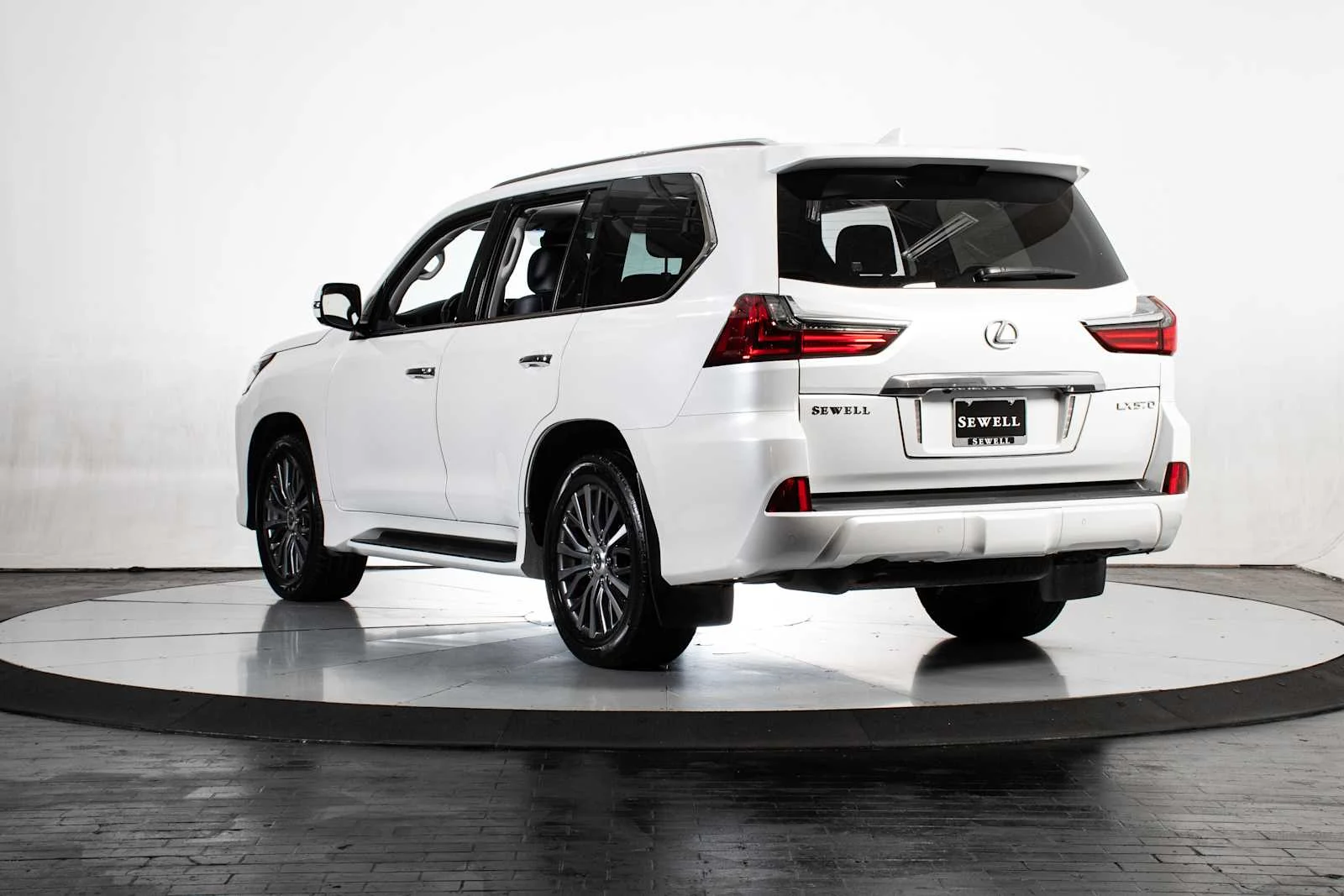 Used 2019 Eminent White Pearl Lexus  image 4