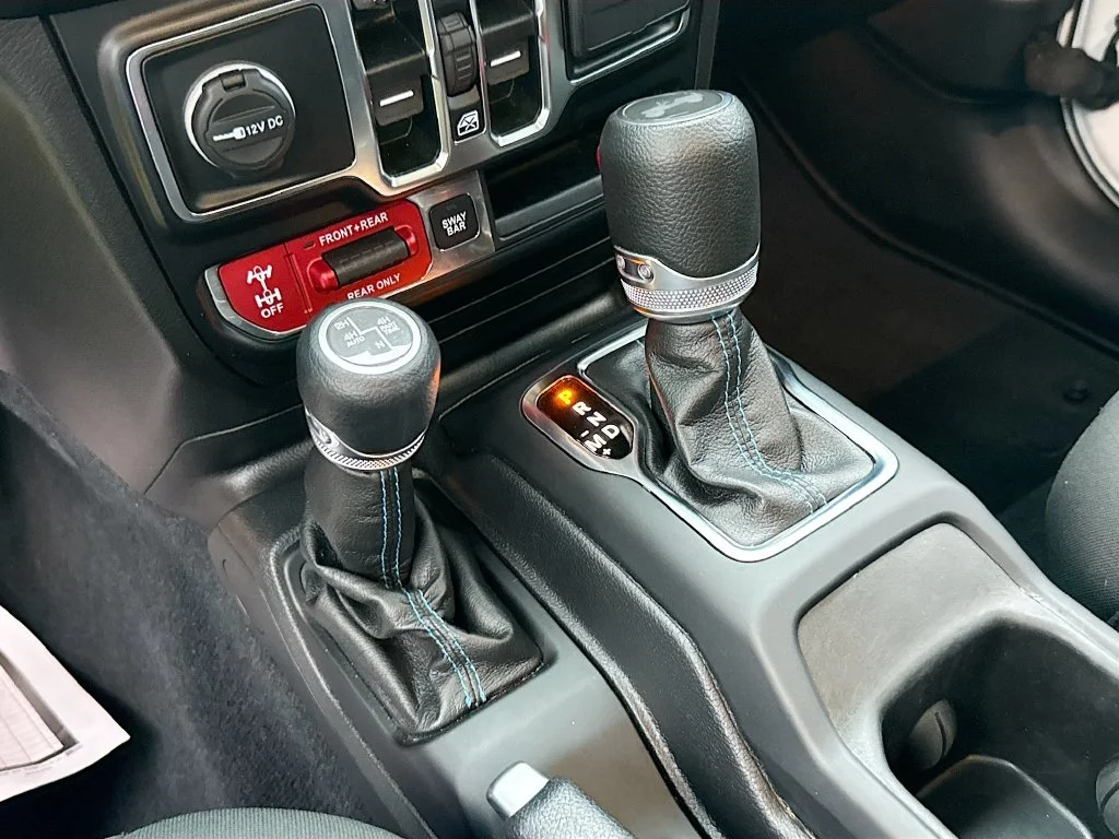 Used 2022 White Jeep Unlimited Rubicon 4xe image 19