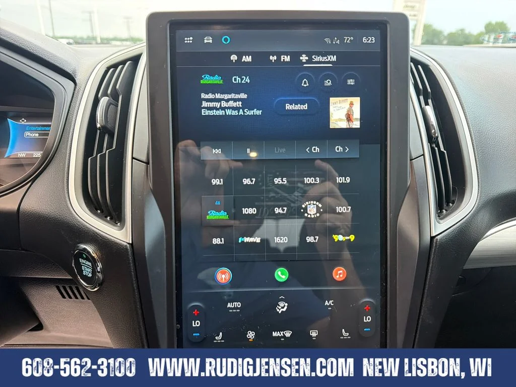 Used 2022 Silver Ford SEL image 18