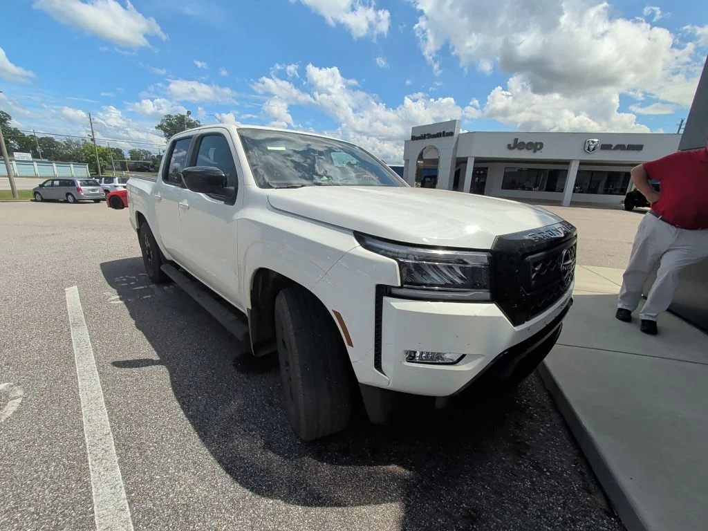 Used 2023 White Nissan SV image 3