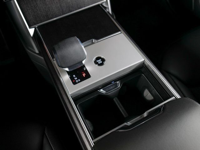 New 2026 Santorini Black Land Rover P530 SE 7 SEAT image 13