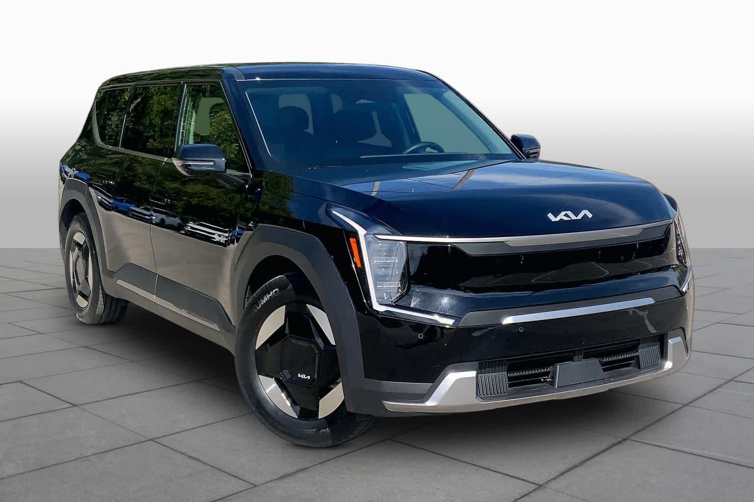 Certified Used 2024 Aurora Black Pearl Kia Light Long Range image 2