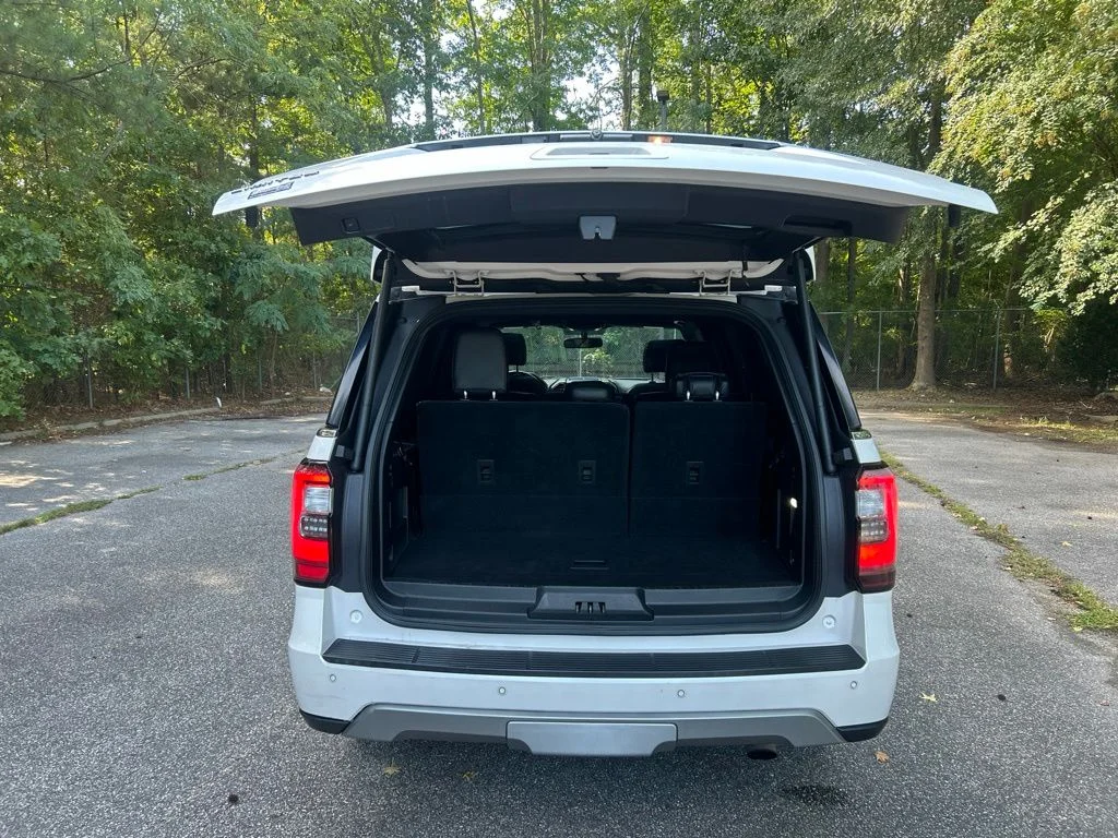 Used 2019  Ford Limited image 33