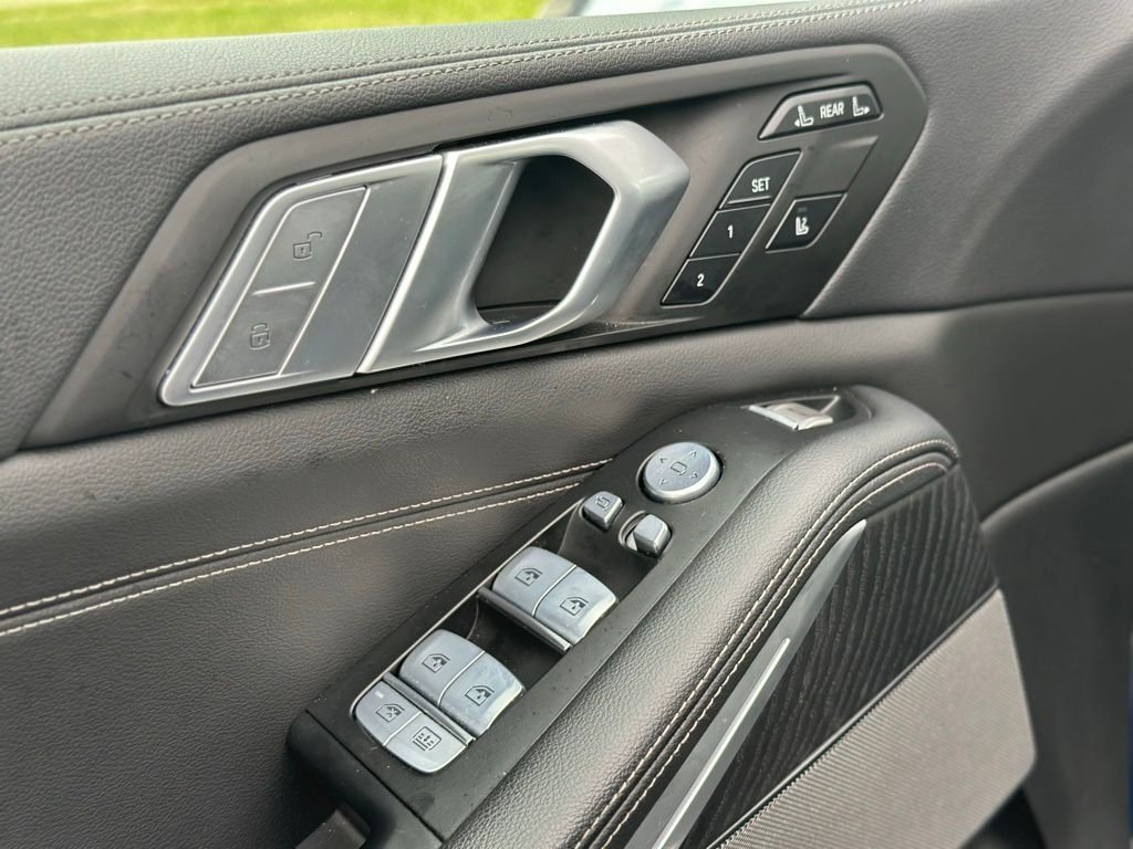 Used 2022 Phytonic Blue Metallic BMW xDrive40i image 18