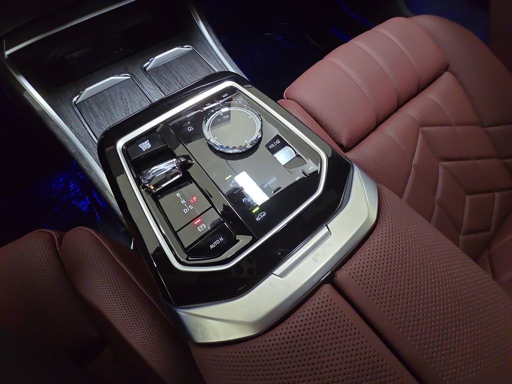 2026 BMW 7 Series 750e - Photo 19