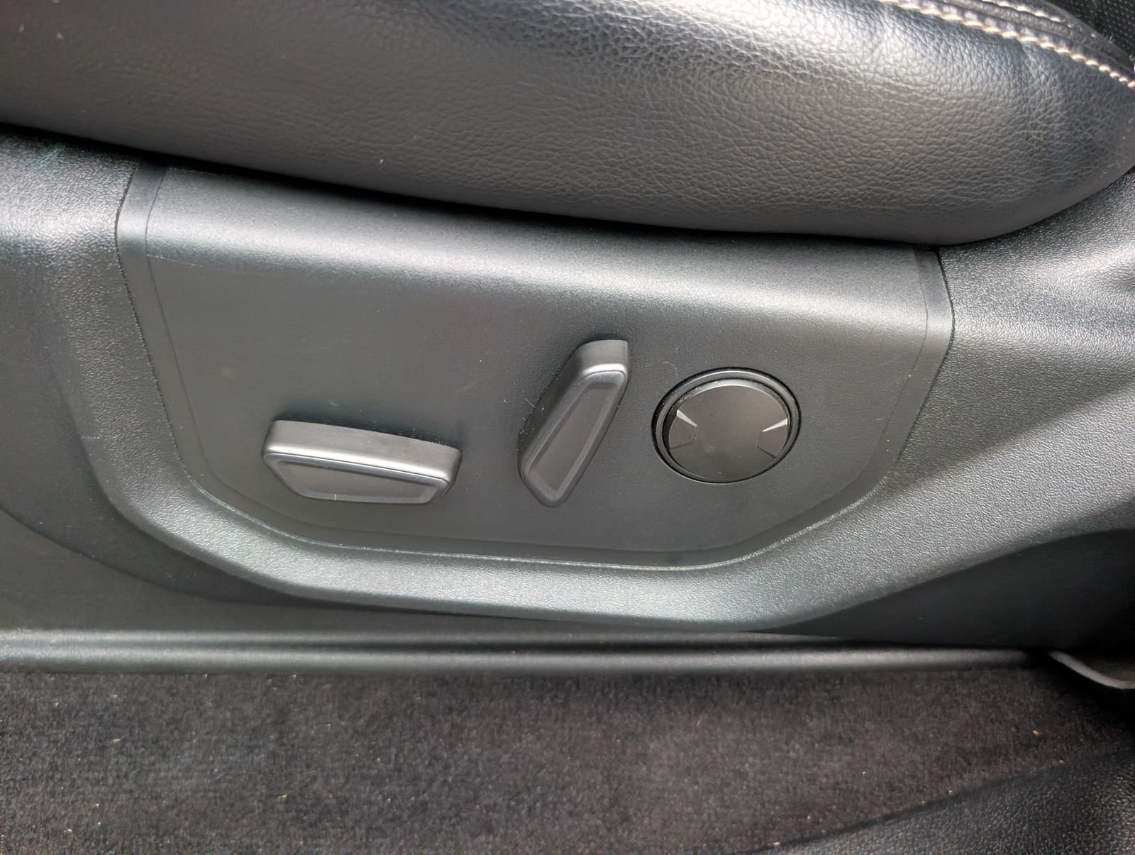 Used 2020 Oxford White Ford Lariat image 15
